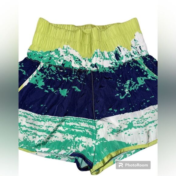 FREE PEOPLE MOVEMENT THE WAY HOME SHORTS IN SIZE SMALL THEY ARE BRAND NEW NWOT - Picture 2 of 5